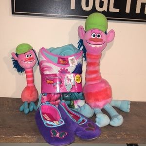 Dream Works Trolls flannel 2 piece pajama set slippers & 2 plush Trolls dolls
